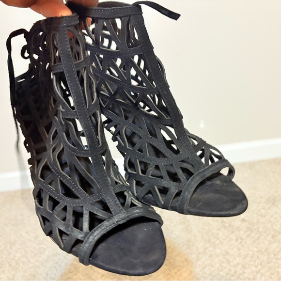 Black Heels with Intricate Cut-Out Design and Open Toe - Picture 1 of 12